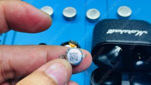 thay pin tai nghe Marshall Minor 3