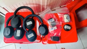 Được khách hàng ủng hộ gửi tai nghe WH-1000xm5 sửa và thay pin