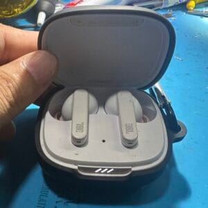 Sửa và thay pin tai nghe JBL Live Pro