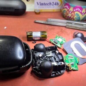 Sửa và thay pin tai nghe JBL Live Pro