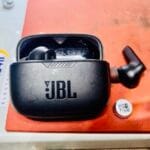 Thay-pin-tai-nghe-jbl-tune-230