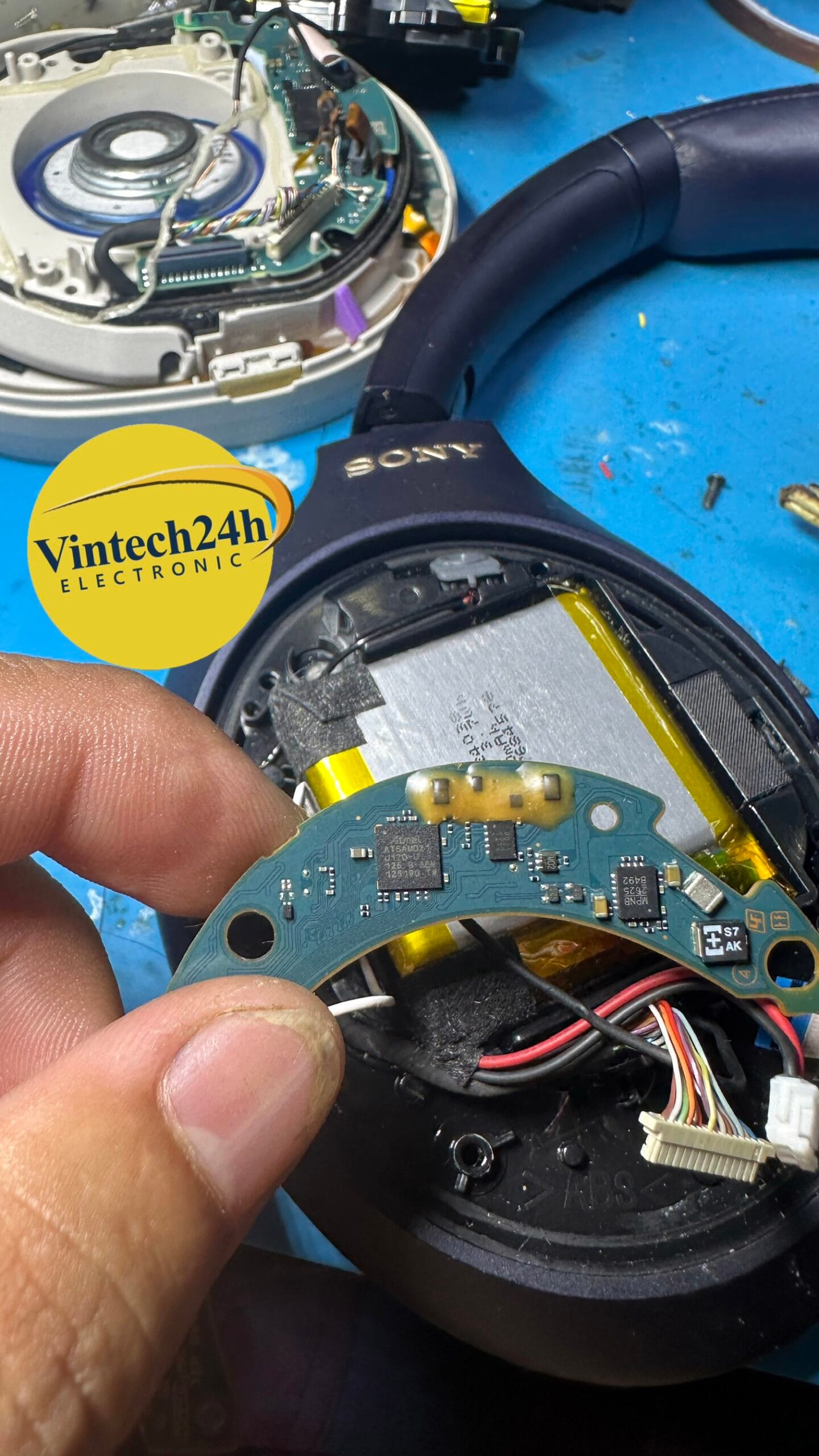 sua-chua-tai-nghe-wh-1000-xm4-5 Dịch vụ sửa chữa tai nghe Sony WH-1000xm4
